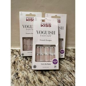 Kiss Voguish French Tip Short Length Press On Nails New